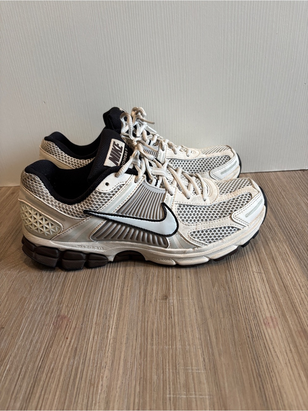 Nike Zoom Vomero 5 Light Ore Womens Size 10 US Brown Tan Beige Shoes FJ2028-001